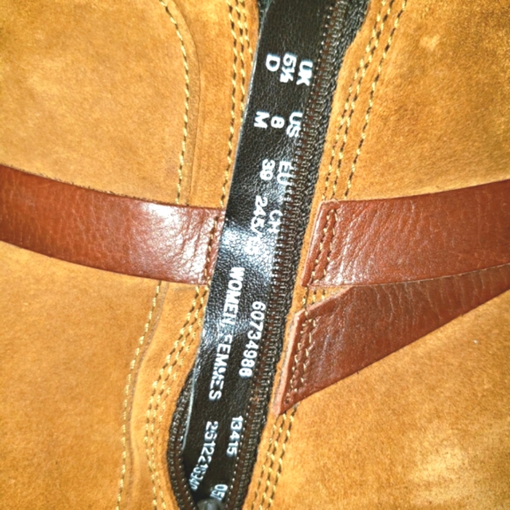 Clarks Narative Brown Suede Bootie 8 M Side Zipper Adjustable Ankle Strap. - Picture 7 of 10
